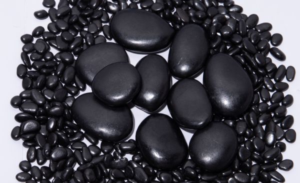 黑色�Z卵石（�。�