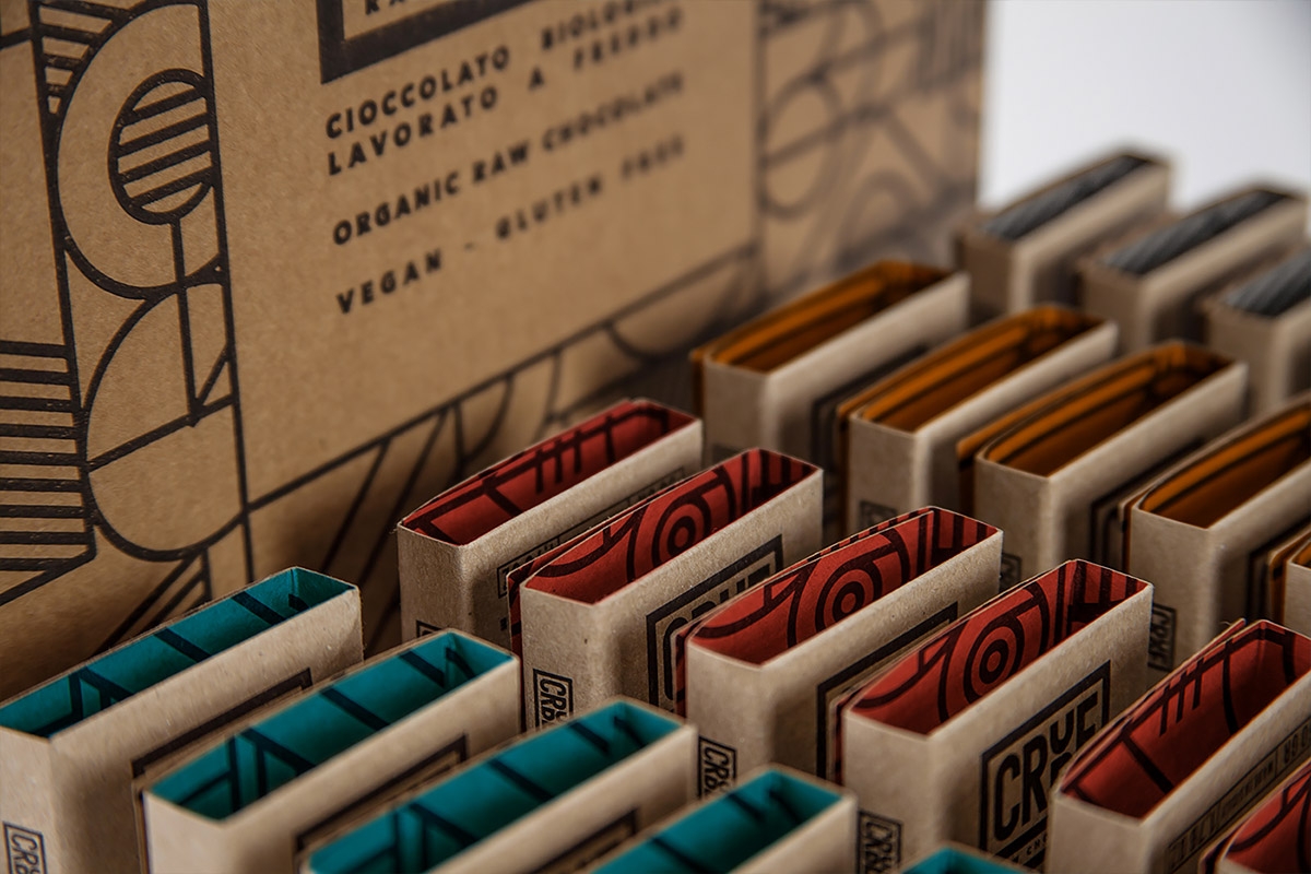 原始生巧克力品牌Crude包裝設計