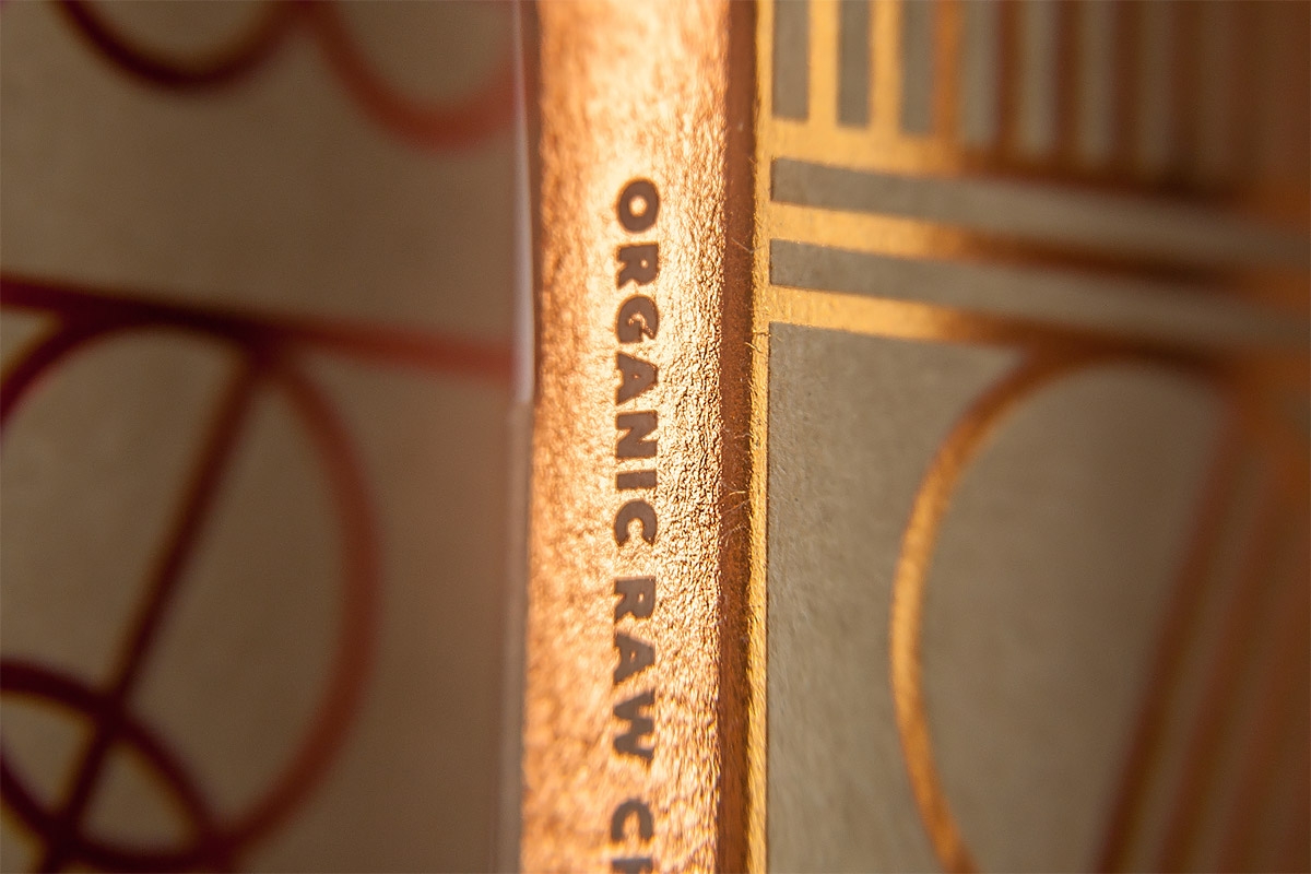 原始生巧克力品牌Crude包裝設計