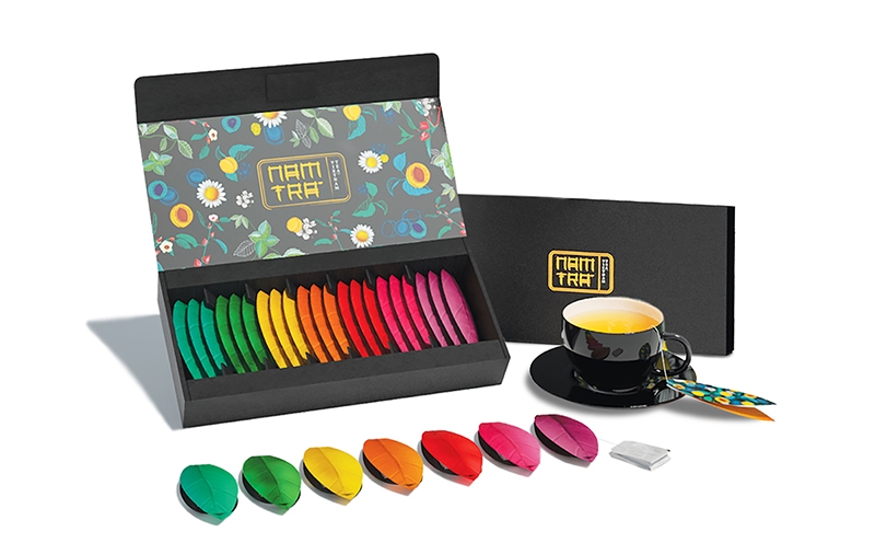 花茶包裝設計,產品共有杏仁，蓮花，雛菊，薄荷葉等花茶種類