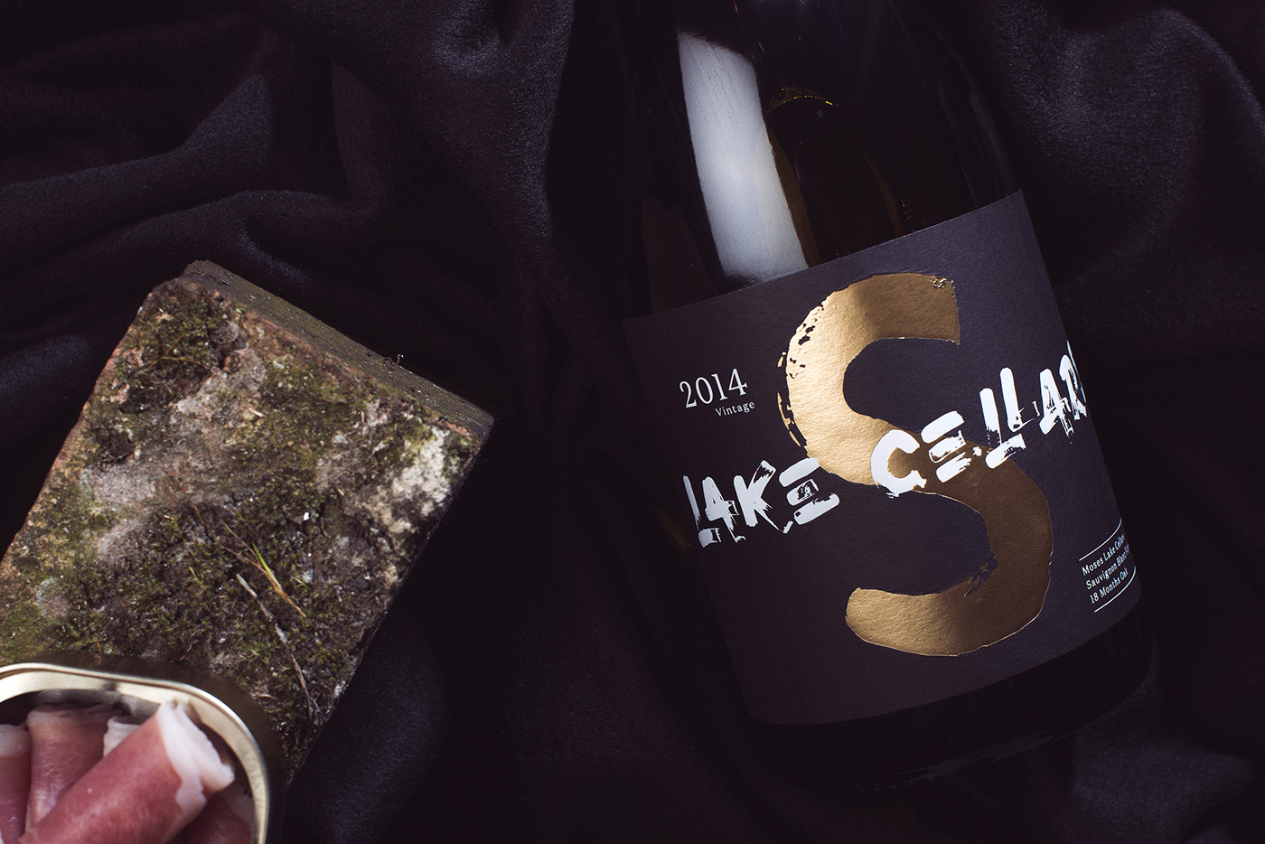 筆刷字體樣式的葡萄酒包裝設計